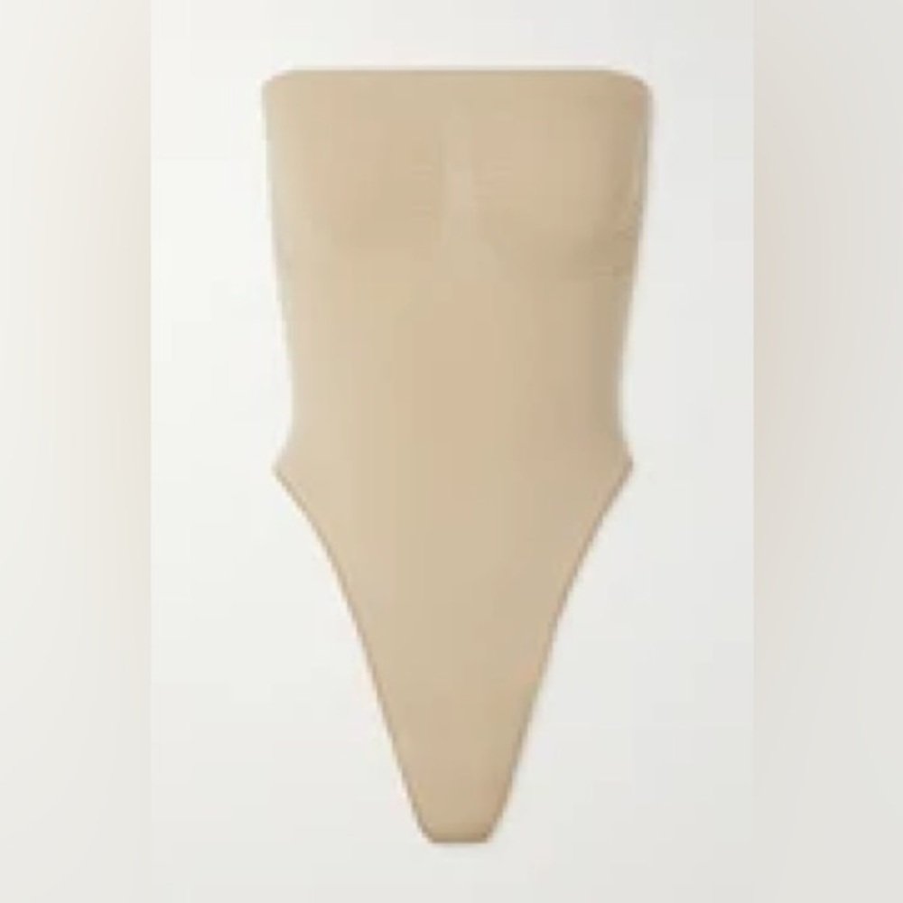 SKIMS
Seamless Sculpt Sculpting thong bodysuit - Clay